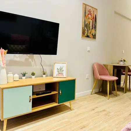 Cozy & Stylish Flat Close To Center 公寓 *