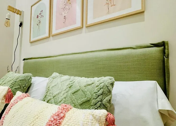Cozy & Stylish Loft Near Center *